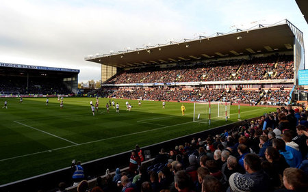 他在替补出 他在替补出